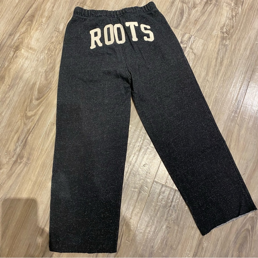 Roots relaxed fit sweatpants w ROOTS on bum in black pepper & cabin vibe